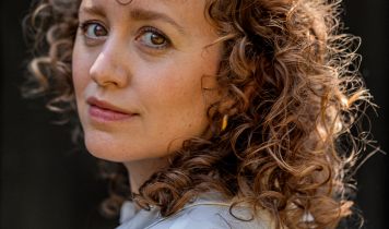 portræt af Olga Ravn