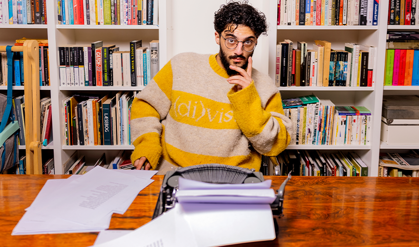 portræt af Haidar Ansari